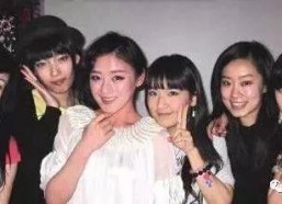 吃瓜娱乐间时团,揭秘偶像幕后趣事